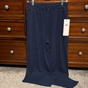 ALO Yoga Muse Wide Leg Pant